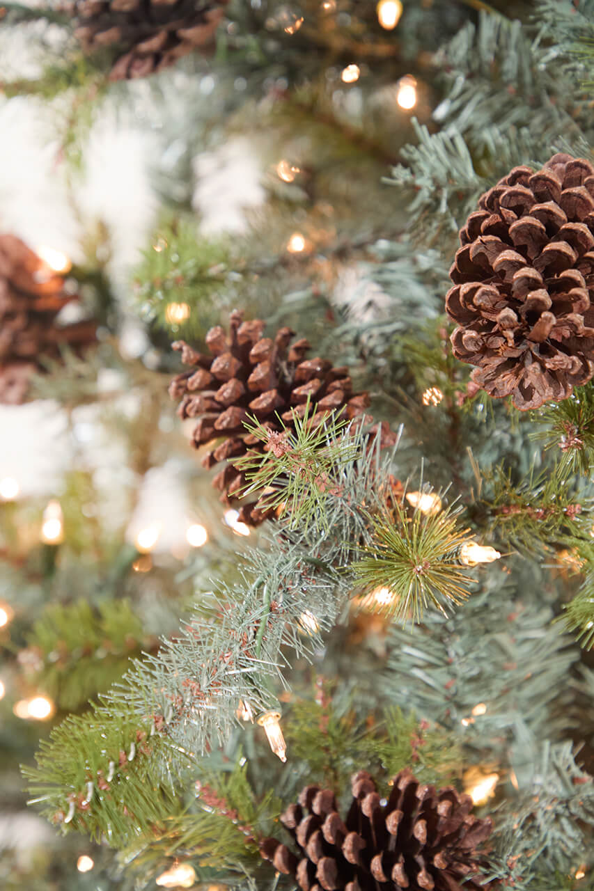 9' Mammoth Pine Christmas Tree with 1,300 Lights