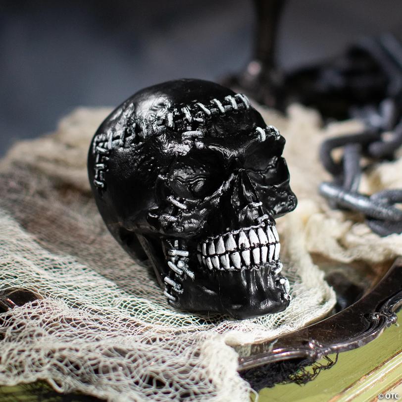 5 1/2" x 7 1/2" Creepy Black Skull Plastic Halloween Decoration