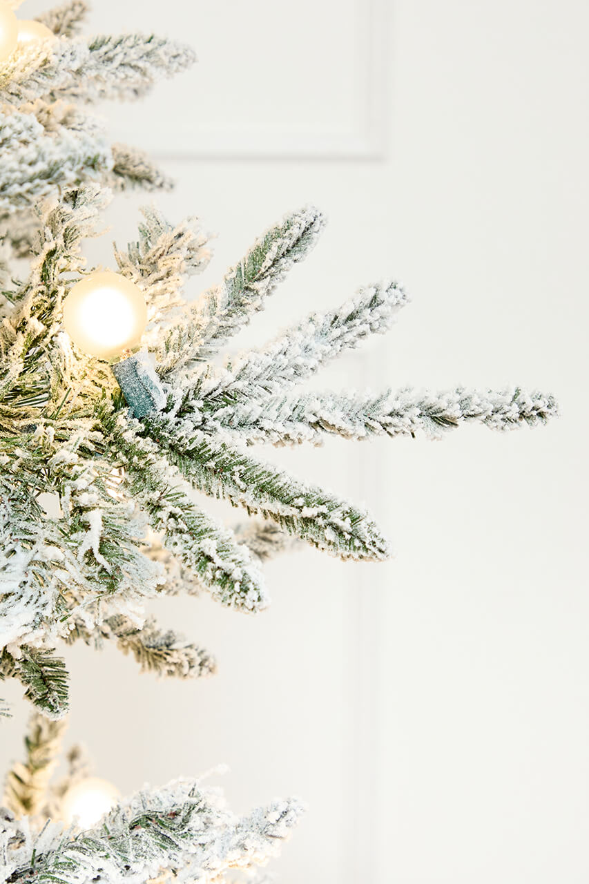7' Flocked Christmas Tree with 63 G40 LED Lights
