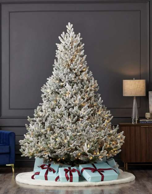 9' Royal Oaks Flocked Tree with 880 Warm White LED Lights