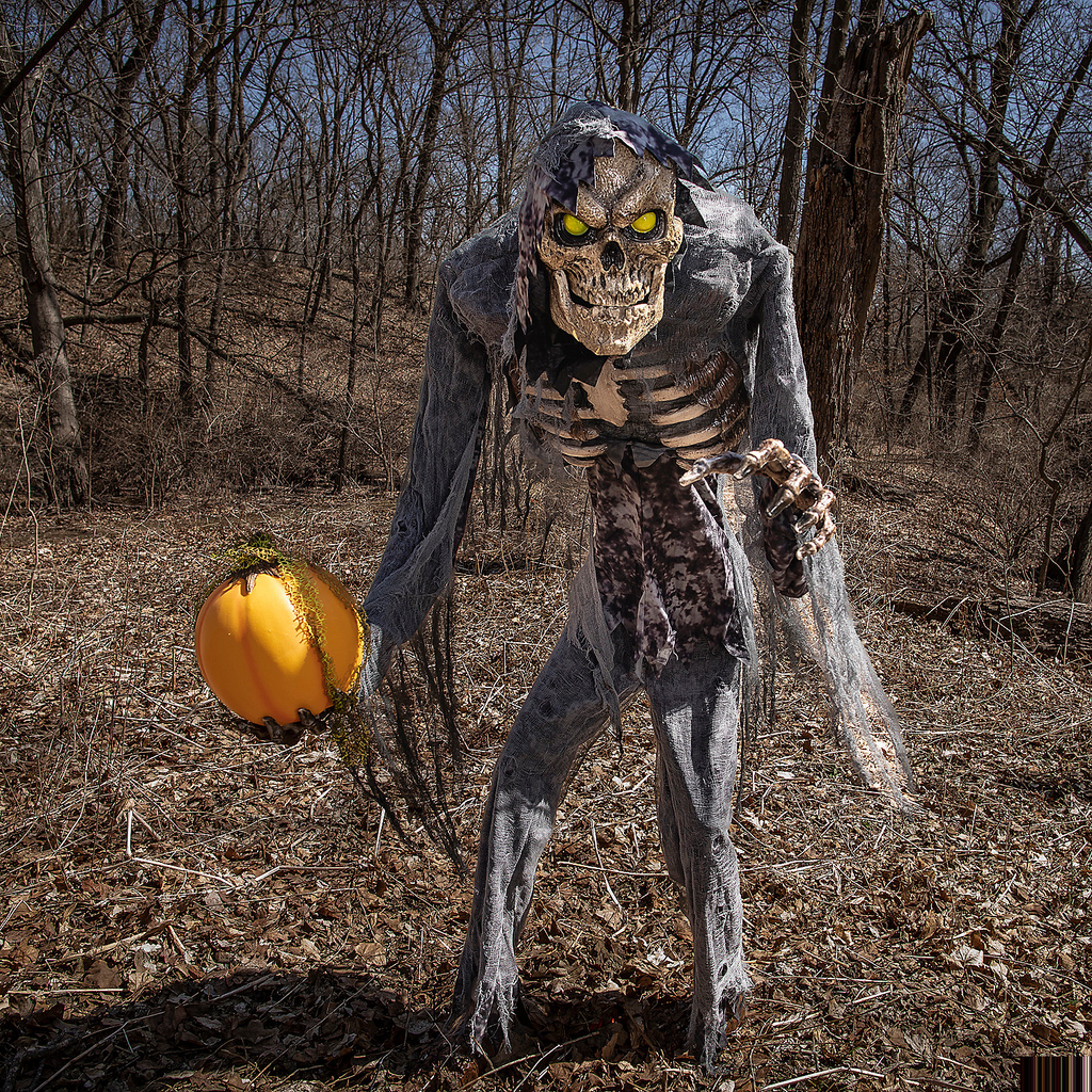 Prowling Jack Animated Prop 7 Ft