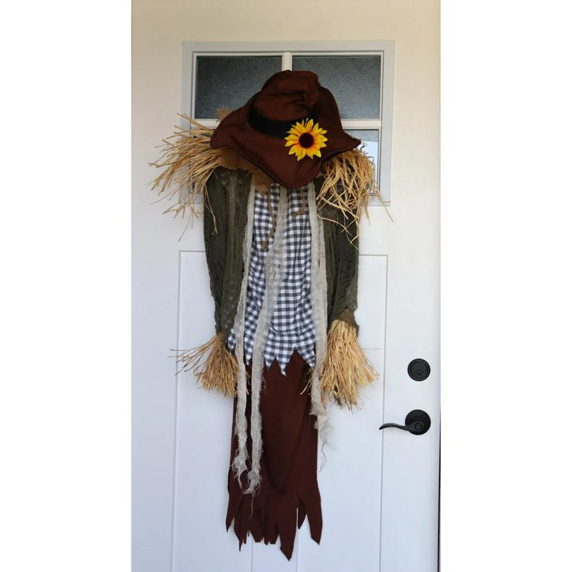 HANGING SURPRISE SCARECROW