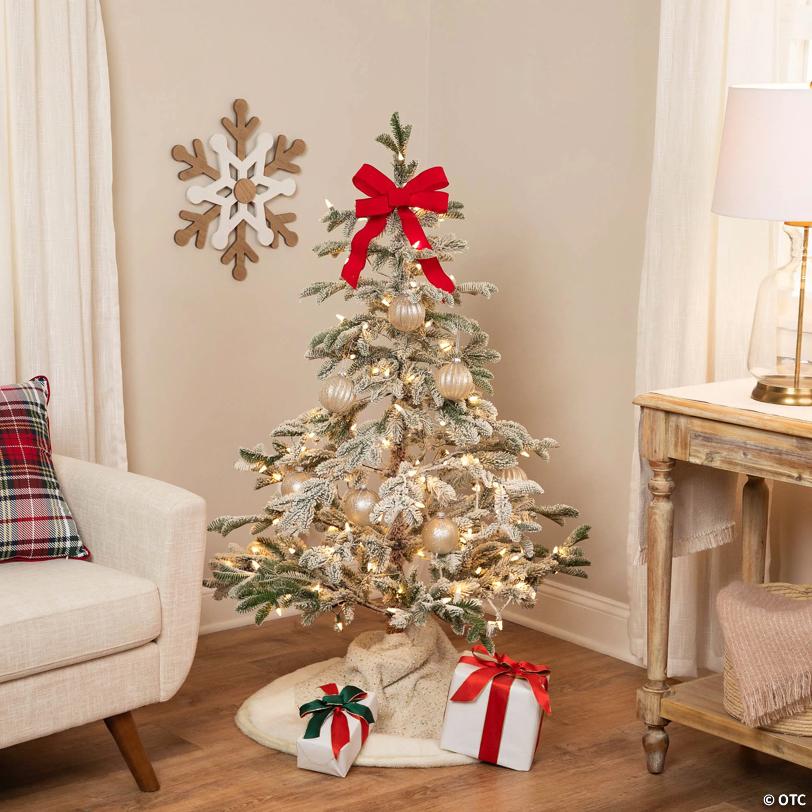 Northlight 4.5' Pre-Lit Flocked Whistler Noble Fir Artificial Christmas Tree - Clear Lights