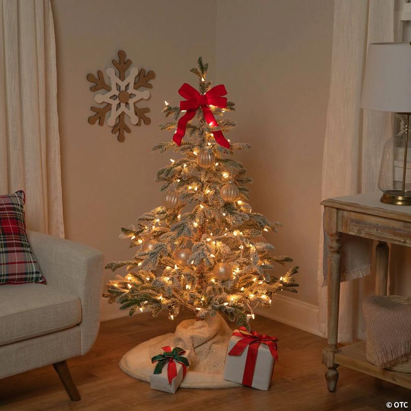 Northlight 4.5' Pre-Lit Flocked Whistler Noble Fir Artificial Christmas Tree - Clear Lights