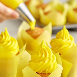 Major Bakery Solutions Yellow DecoCremes Buttercream Style Icing – Ready to Use – 3 lbs.