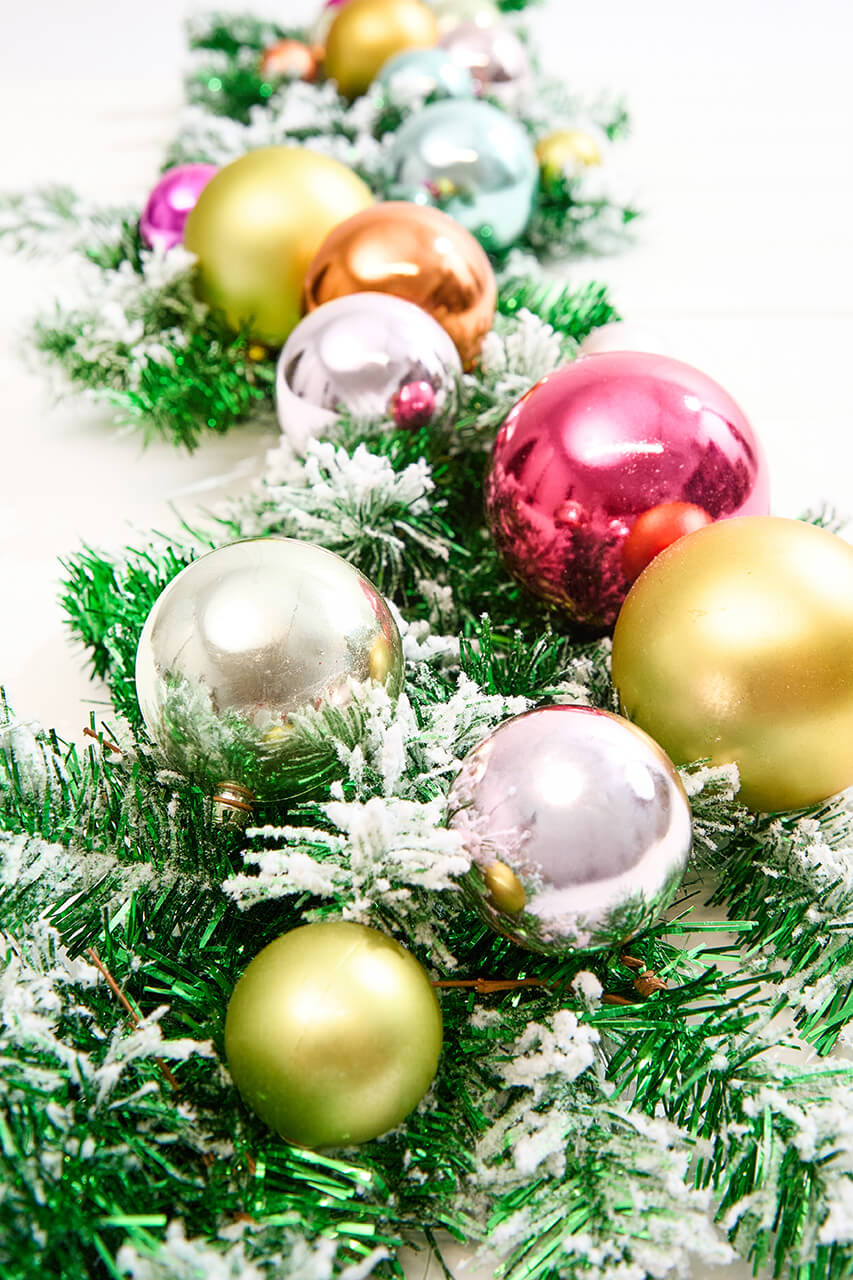 48" Snow Glitter Ball Retro Tinsel Garland